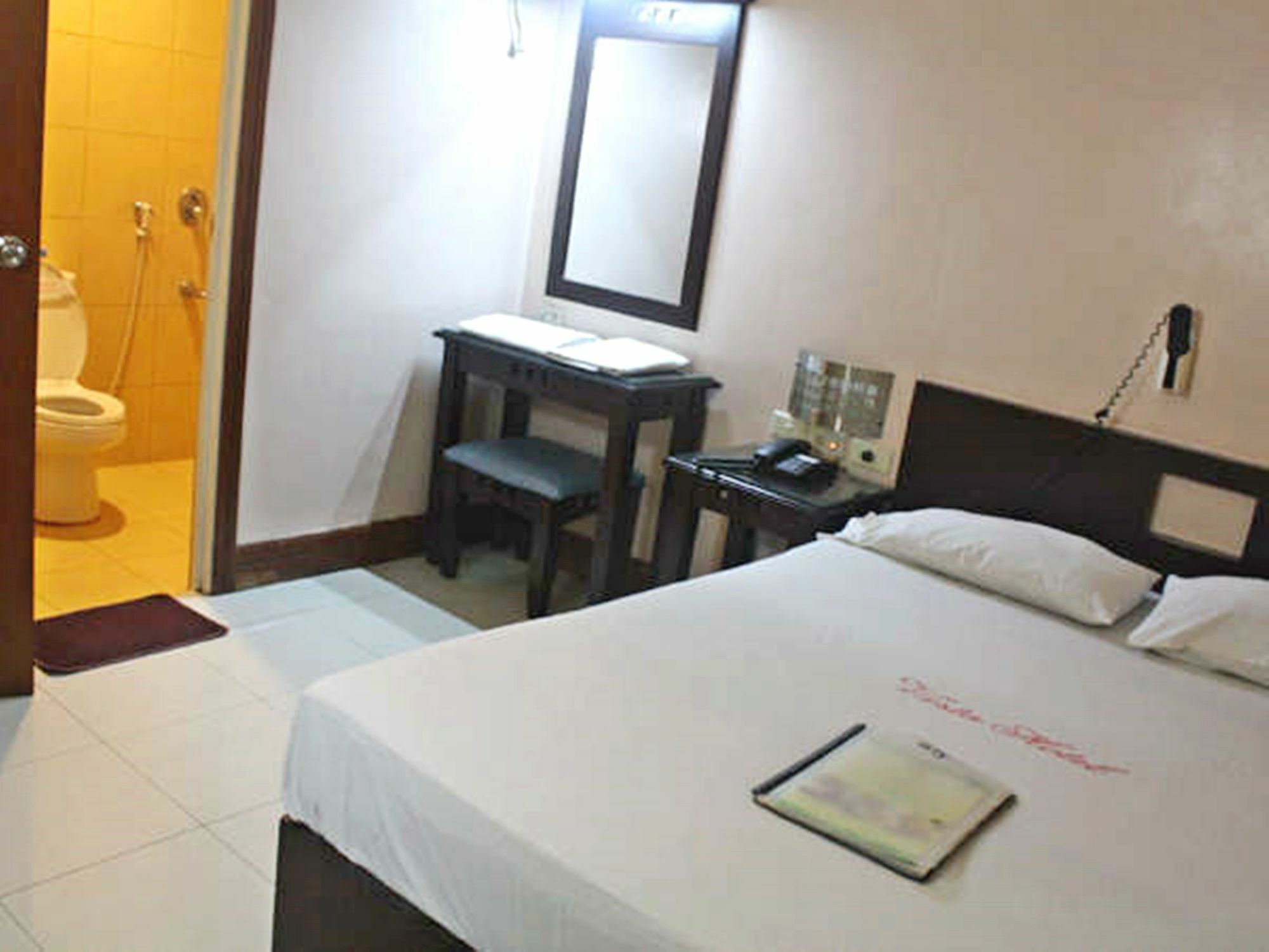 Vista Apartelle Makati City Eksteriør bilde